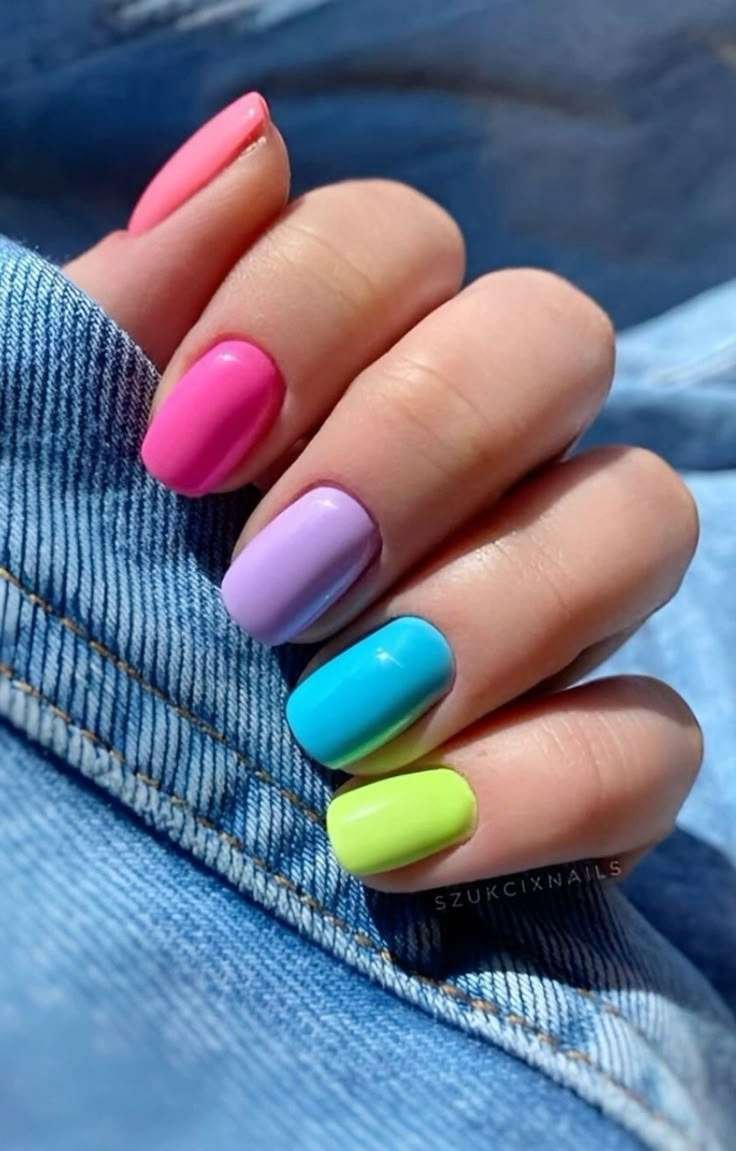 Short square nails with neon colors