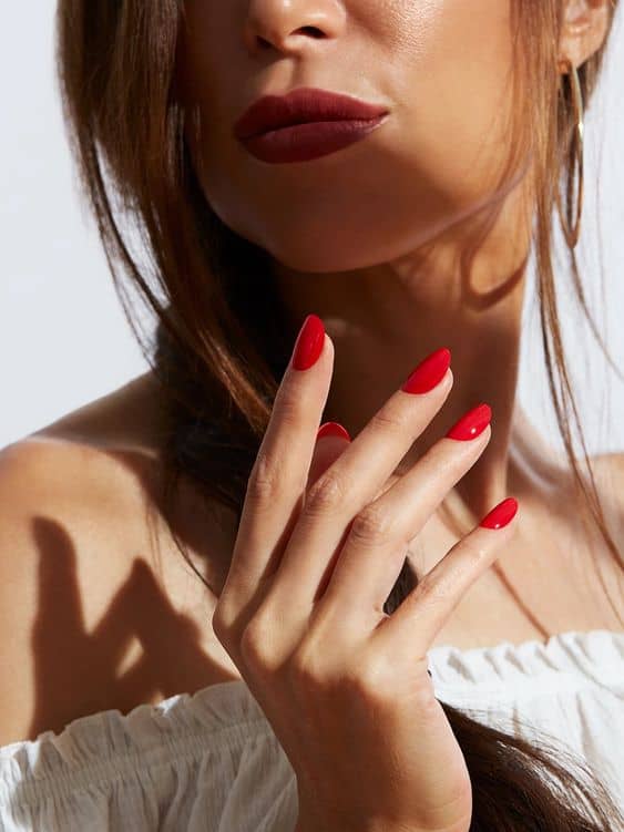 Classic red nails, short and chic for daily wear.
