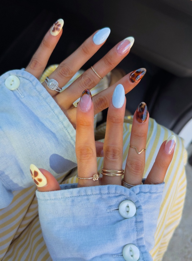 Abstract almond nails with pastel colors