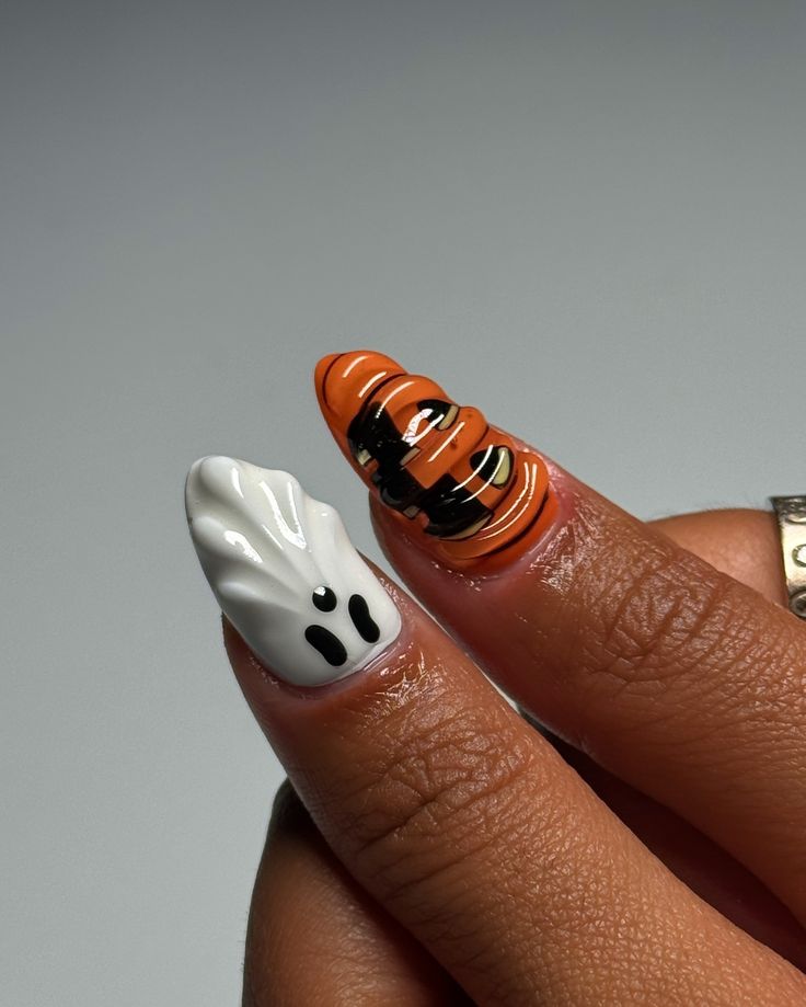 Halloween nails almond, short halloween nails acrylic, dark goth nails, purple, dark style.