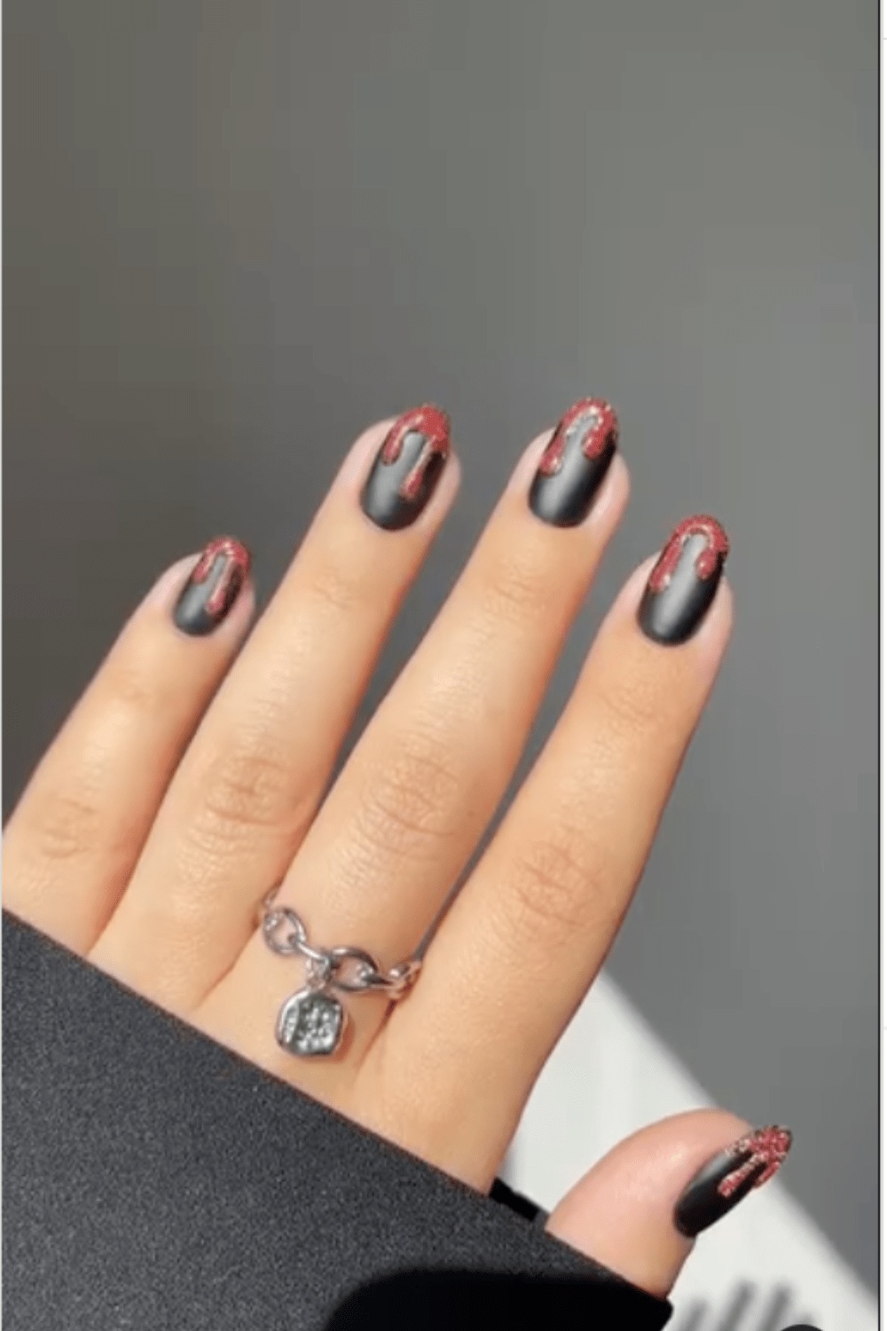 Fall halloween nails, dark halloween nails, easy nail art, subtle, baddie style.
