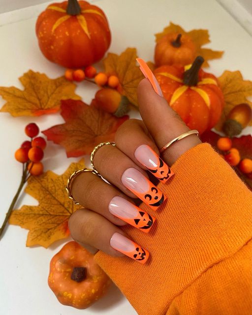 Fun halloween nails, best halloween nails, simple halloween nail art, girly, vintage vibe.