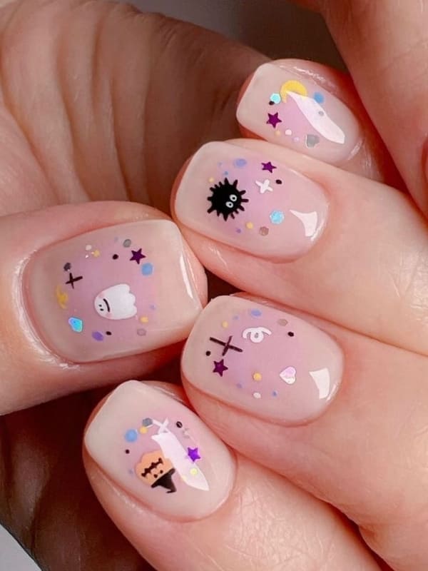 White halloween nails with winter nails, aesthetic halloween nails, blood, kids theme.