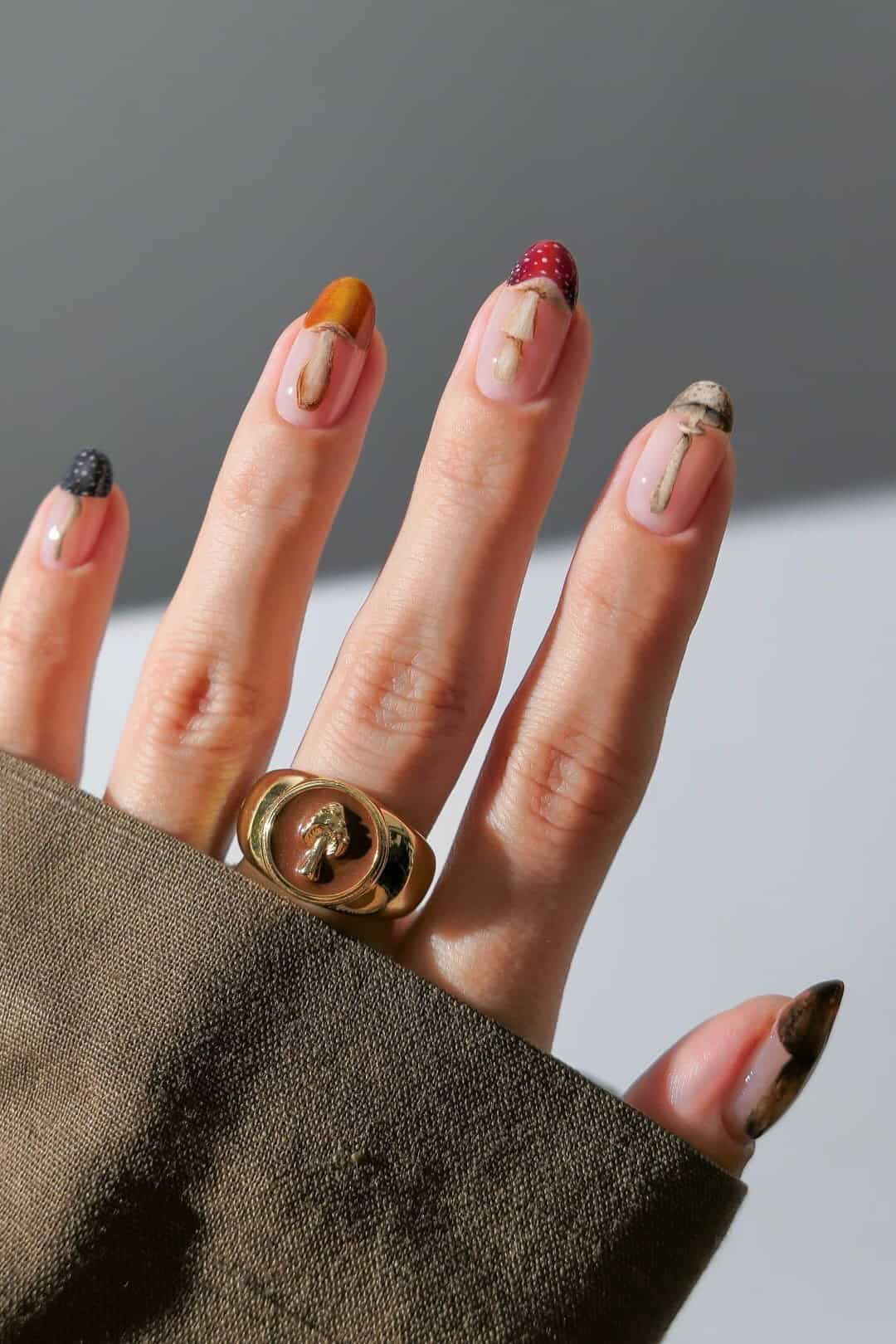 November nails ideas short with polka dot nails and fall hues