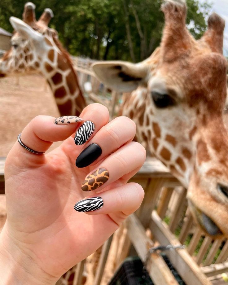 almond nails designs autumn, rich autumnal