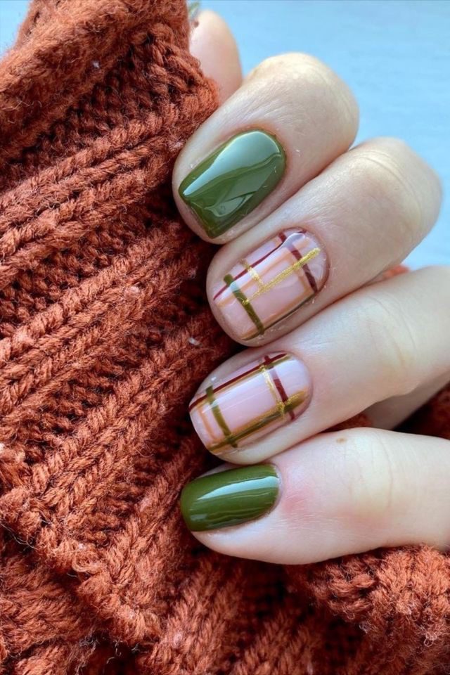september nail inspo, cozy plaid