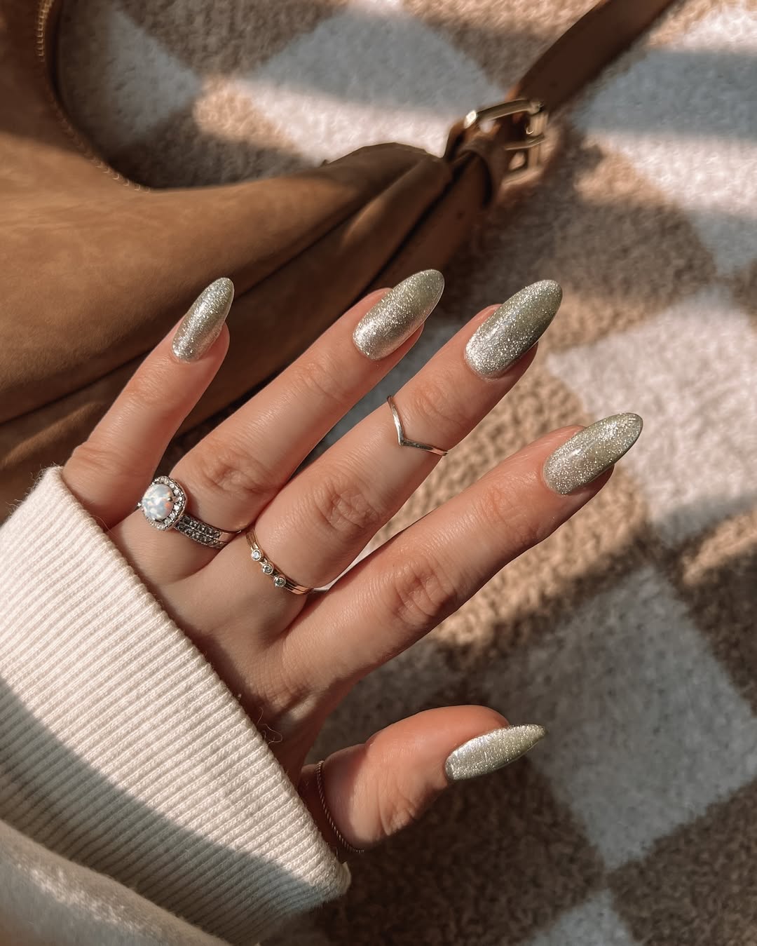 short nails ombre ideas, shimmering effect