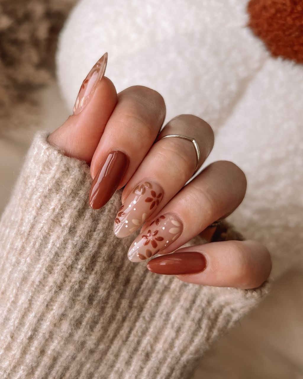 red thanksgiving nails, fall french tip nails designs, christmas, festive red tips.