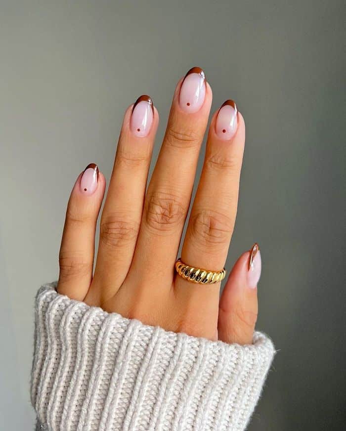 simple christmas nail designs, fall nail ideas almond shape, for fall, minimalist autumn touch.
