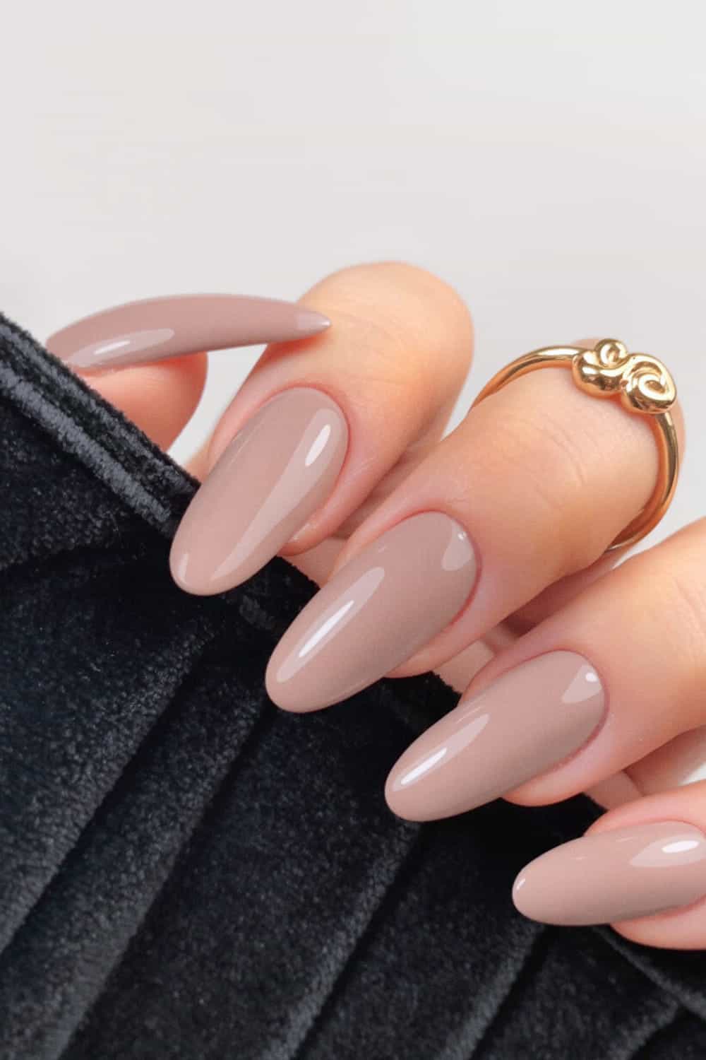 Autumn nails 2026 trends with short nails autumn 2026, halloween nails, dark red fall nails, blue, colour