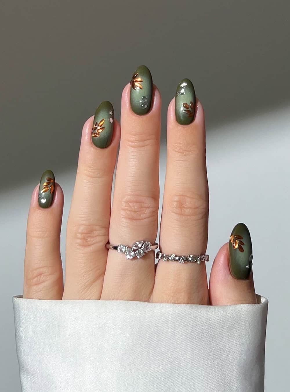 Autumn nails 2026 almond with autumn nails design, fall color french tip nails, october, classy
