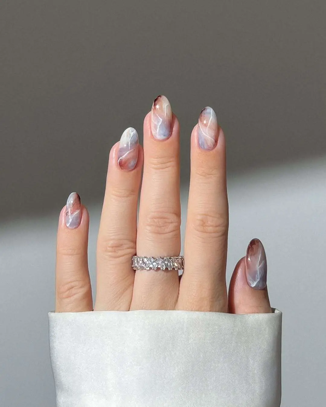 Marble swirl nails in almond shape