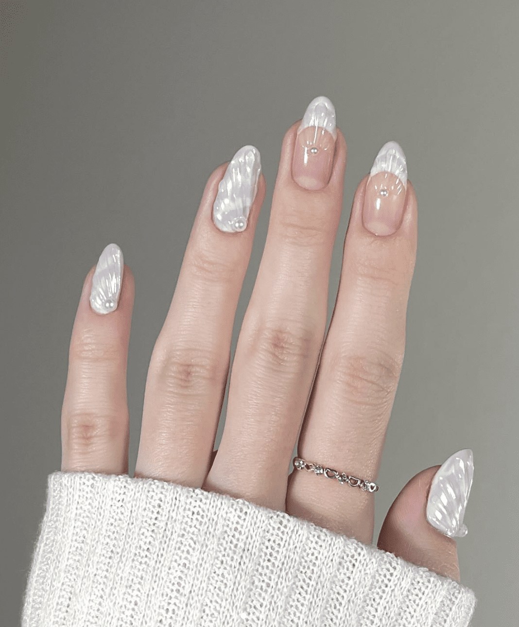Pearl wave nails with almond shape