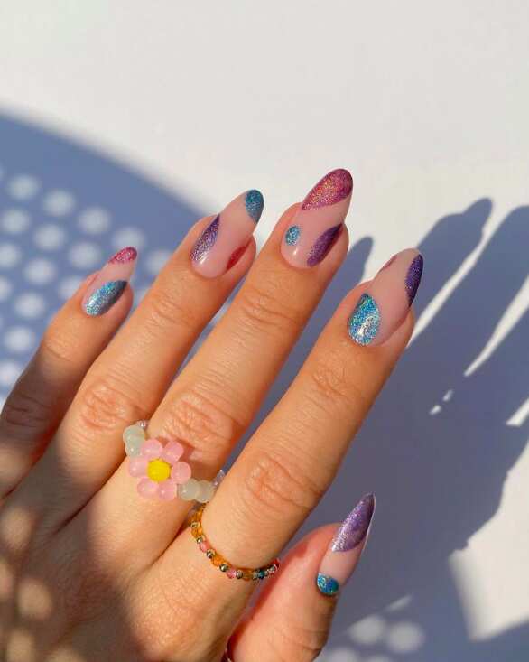 December birthday nails, April birthday nails, almond nail sets, 21st, golden