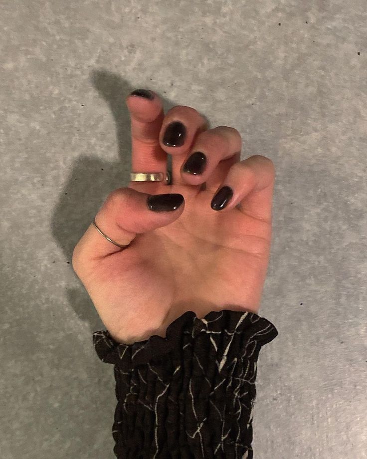 Y2K revival with black and white nails, y2k nails black, dark goth nails, halloween nails square, red, winter.