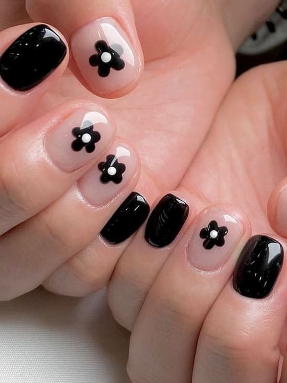 Luxurious black gold nails, black winter nails, short gel nails, tip, cat.