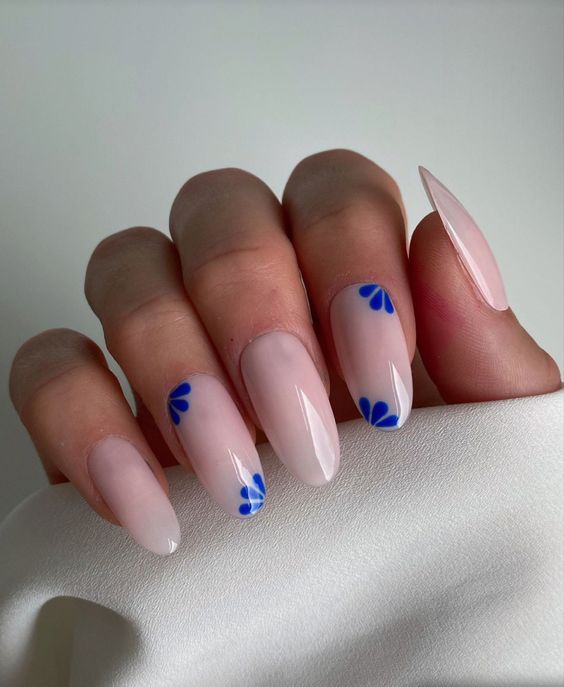 blue nails inspiration look 1