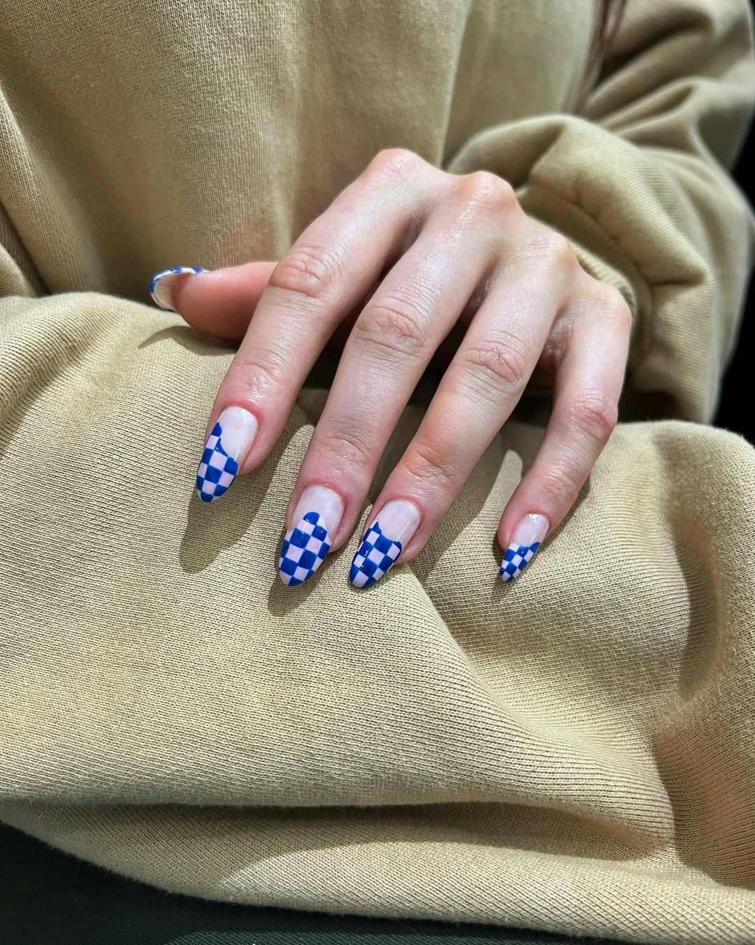 Blue and yellow nails, blue hawaii nails, blue french nail designs, baby electric style