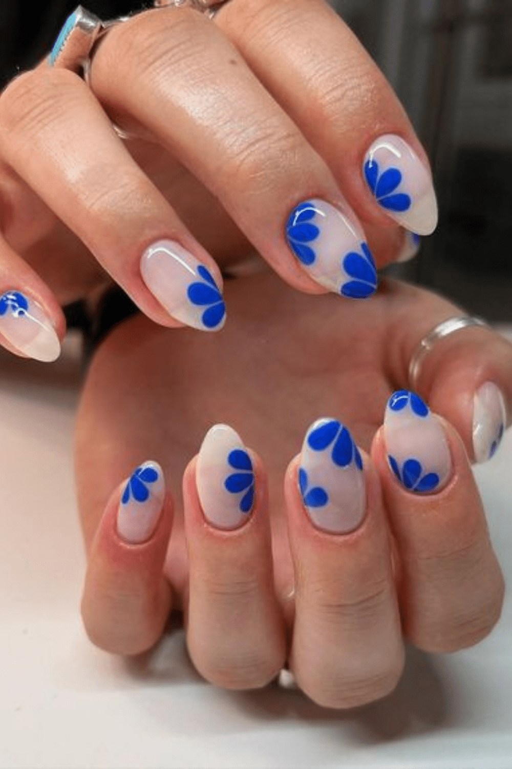 Light blue chrome nails with blue and white floral nails, short chrome nails, christmas dusty appeal