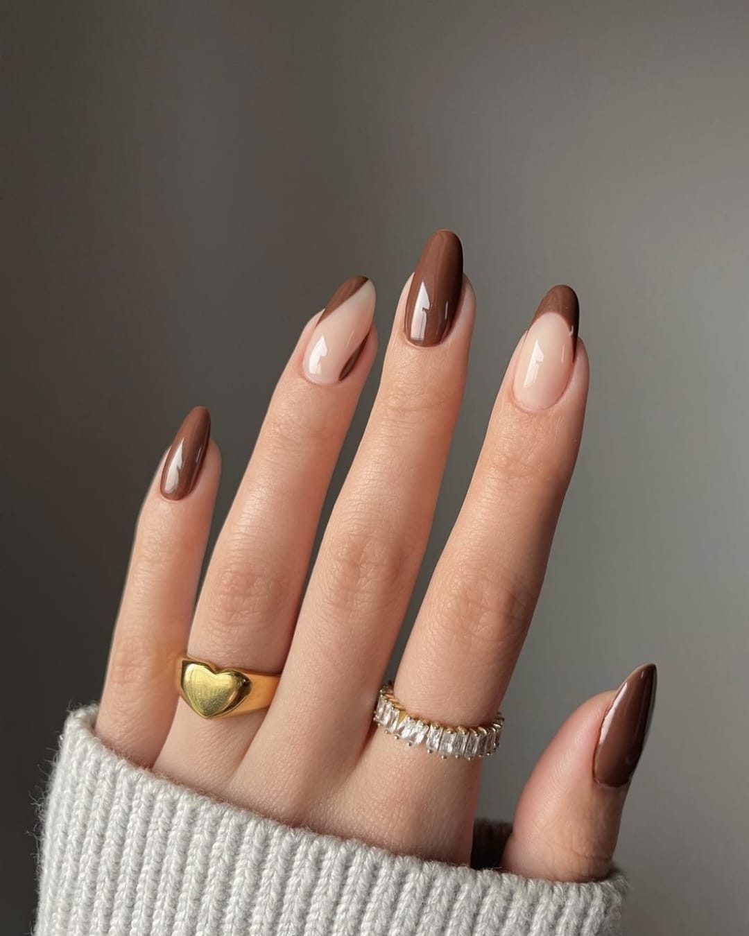 Brown fall nails, brown almond acrylic nails, golden brown nails, dark ombre nails, cat eye light chrome glass finish