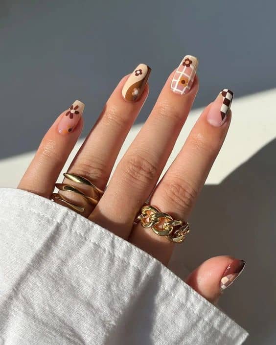 Green and brown nails, brown toe nails, classy brown nails, mocha color nails, coffee on skin