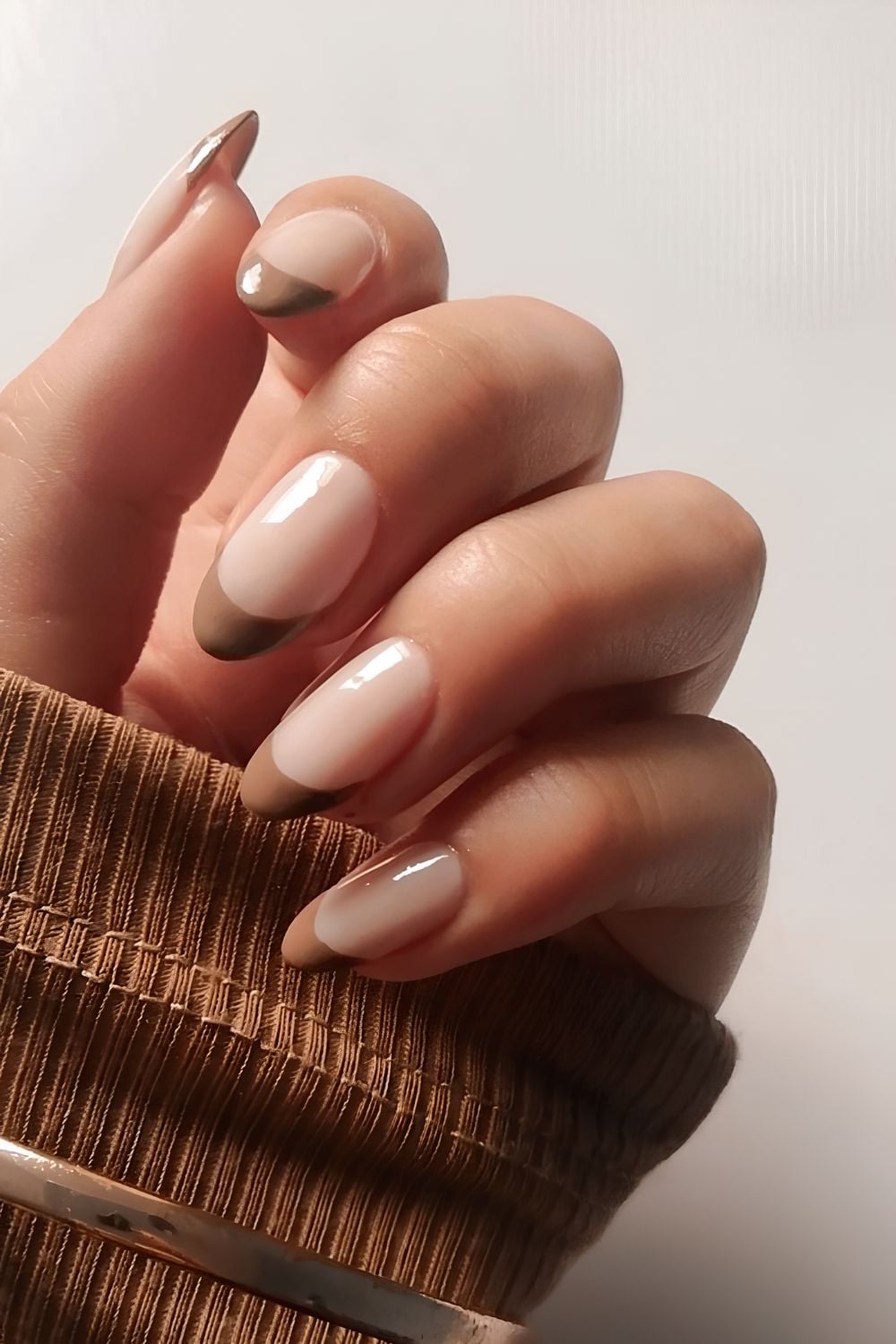 Brown and burgundy nails, elegant brown nails, brownish nails, simple fall nail designs, glazed jelly style