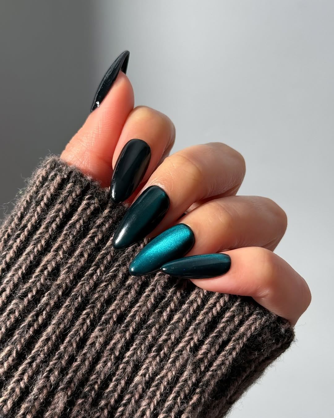 Nude cat eye nails, cat eye winter nails, cateyes nails design red, white, royal blue
