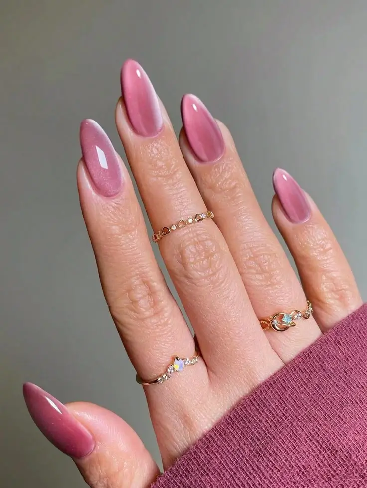 Red cat eye christmas nails, light green cat eye nails, short nails ideas, dark, light green