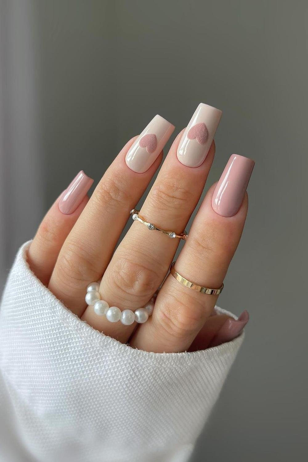 Classy christmas nails, gorgeous nails designs classy, elegant nude nails, early spring nails, french tip, elegant short.