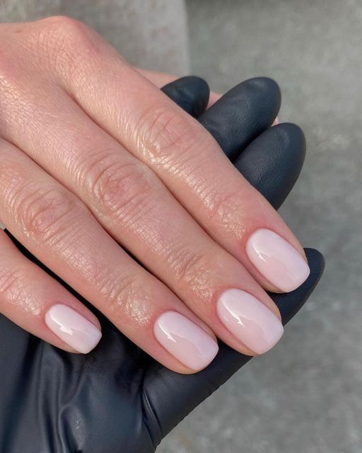 Classy and elegant nails, classy oval nails, subtle christmas nails, christmas, graduation.