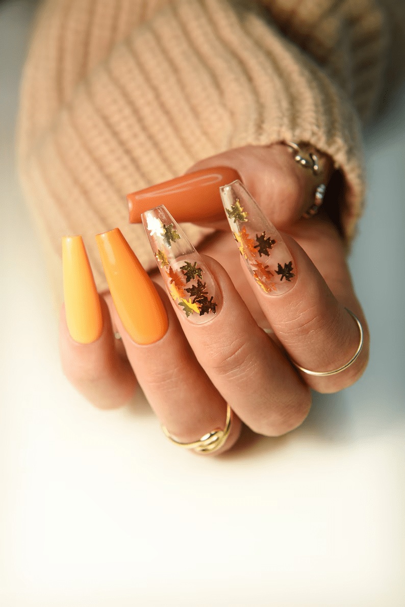 Cute fall almond nails with autumn nails short square and winter nail ideas.