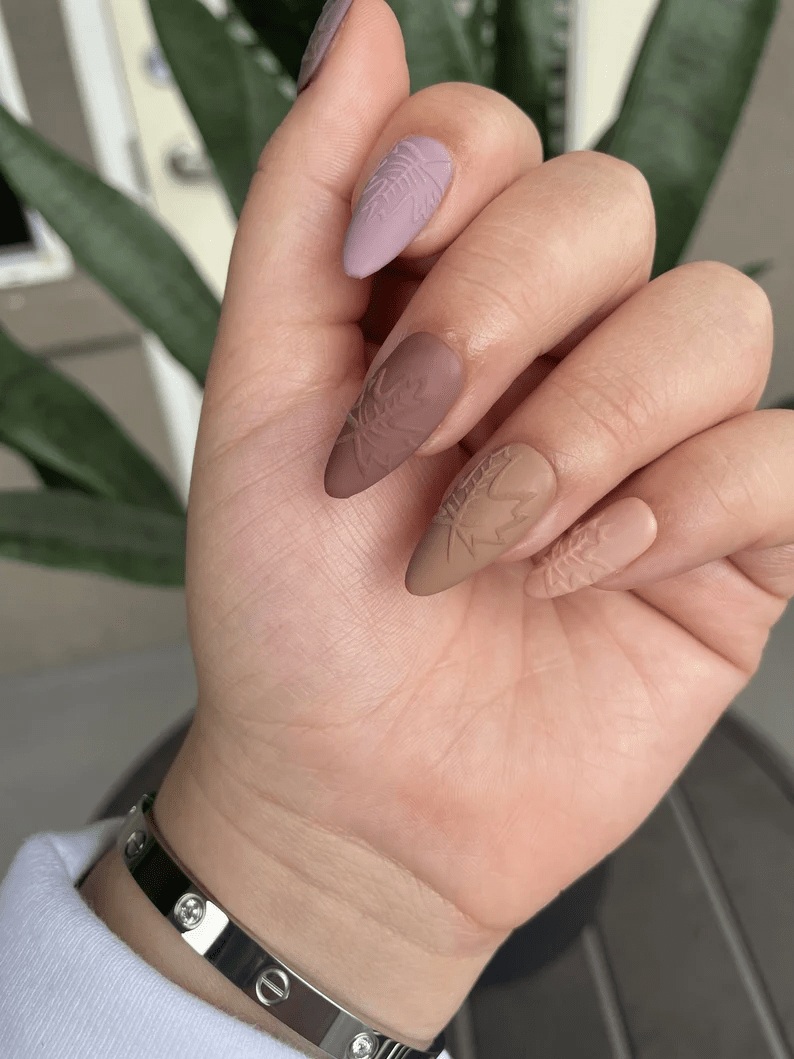 Cute acrylic nails for fall with autumn nails french tips and acrylic design.
