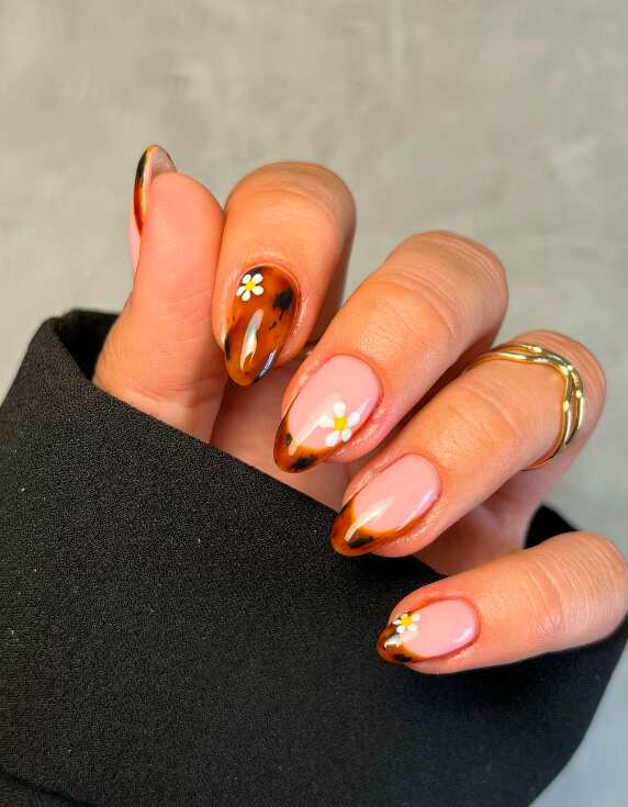 Summer nails with fall french manicure designs and autumn french tip.