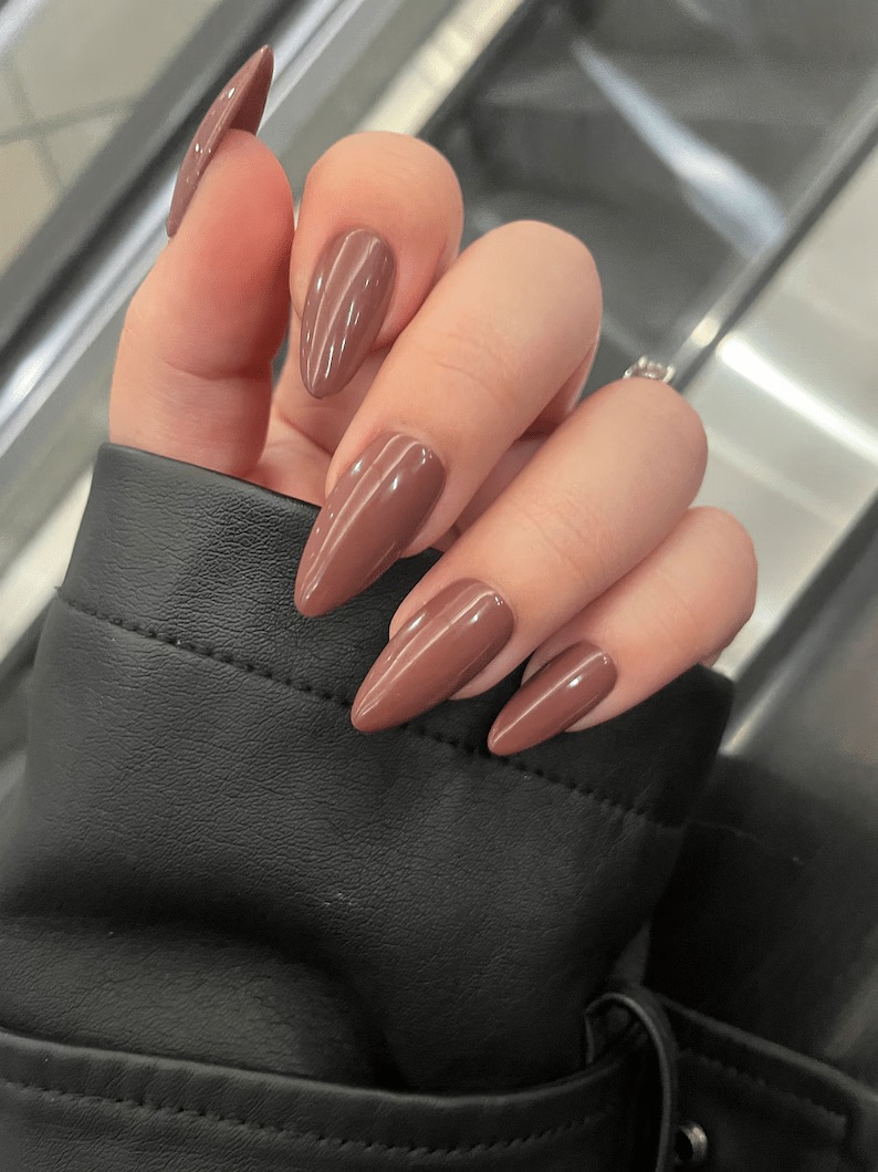 Easy fall nails with early fall nails designs in rich browns.