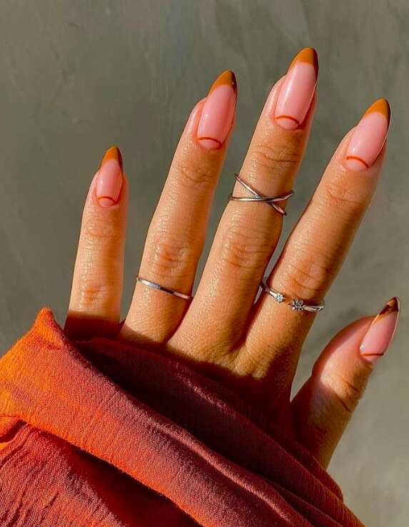 Fall inspired nails short with cool fall nails in brown tones.