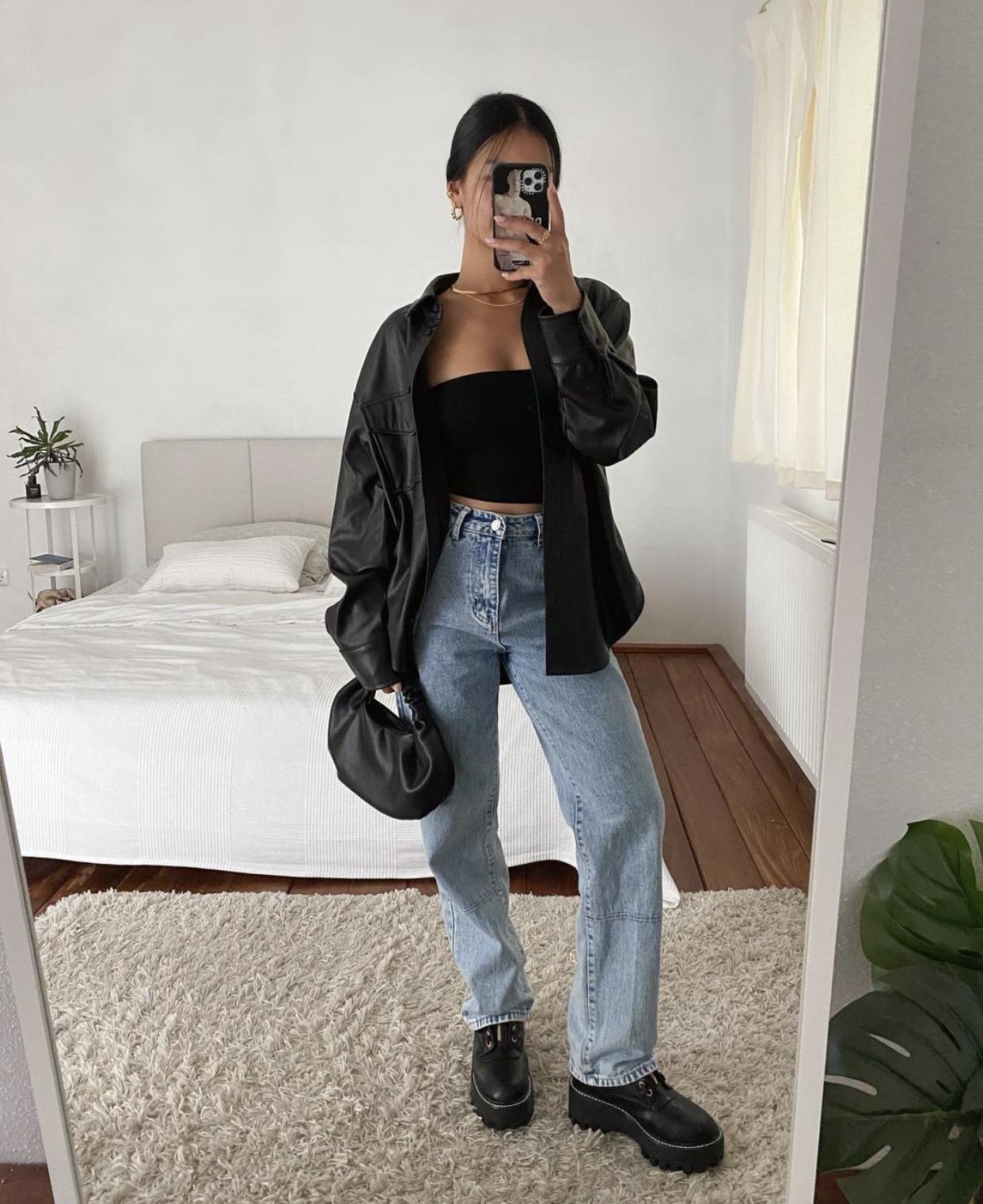 comfy cute fall outfits, trendy school outfits, chilly fall outfits, jeans