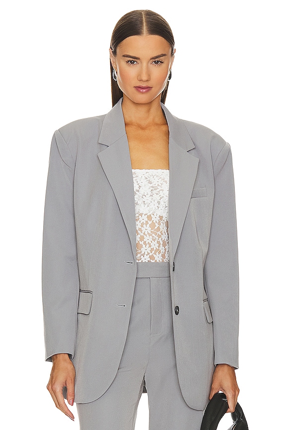 first date outfit night, trendy date night outfit for casual dinner
