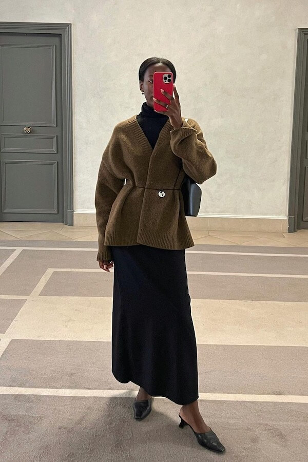 midsize rainy date night outfit, classy nyc style for women