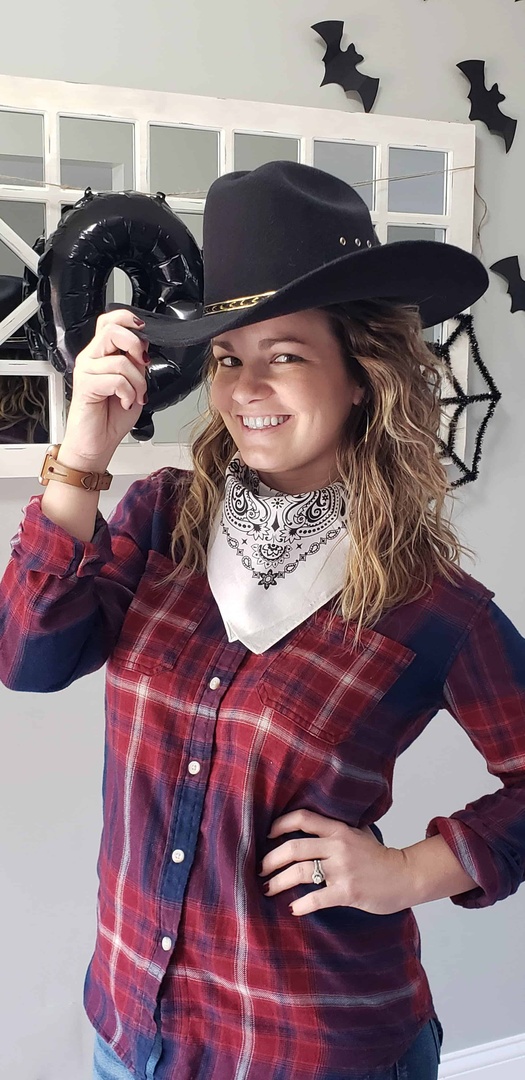 homemade halloween costumes for kids, cowgirl outfit, rustic and fun