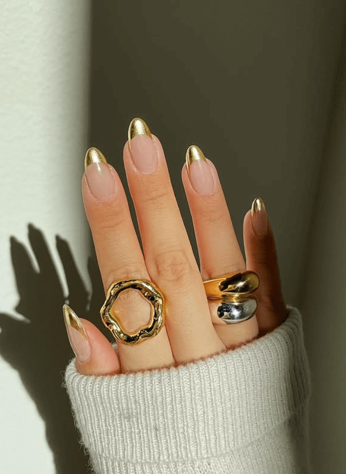 Elegant fall nails, elegant black nails classy, almond shaped nails designs classy, classic summer nails, french tip, oval style.