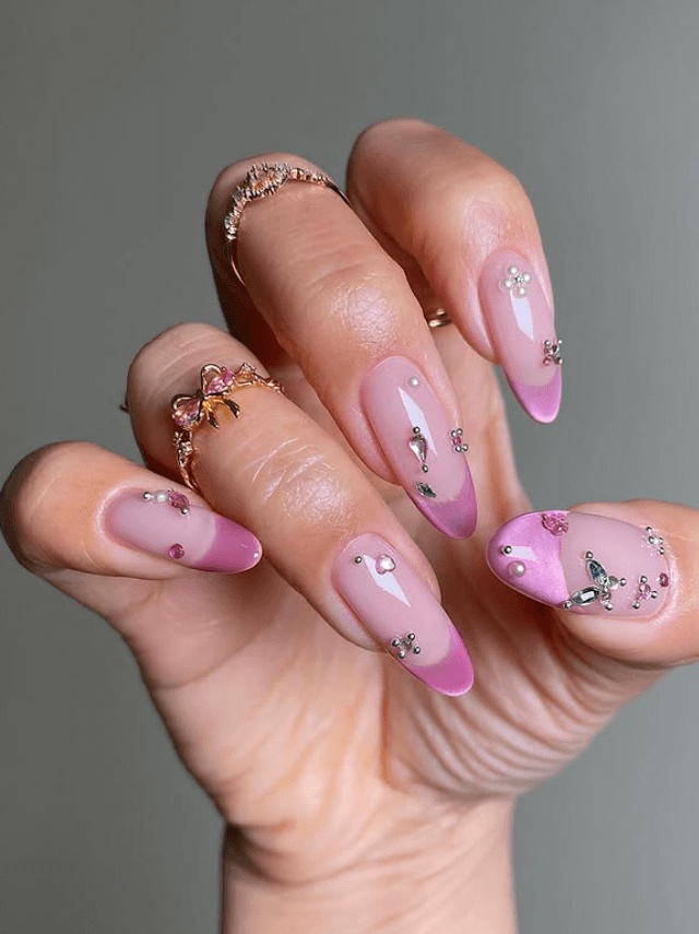 Clean elegant nails, elegant toe nails classy, pretty nails simple classy, stiletto nails designs unique, gold accents, for work.