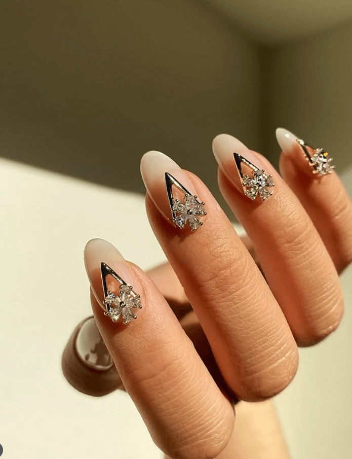 Black elegant nails, bride nails wedding elegant gold, cute nude nails, almond shape, bride wedding french style.