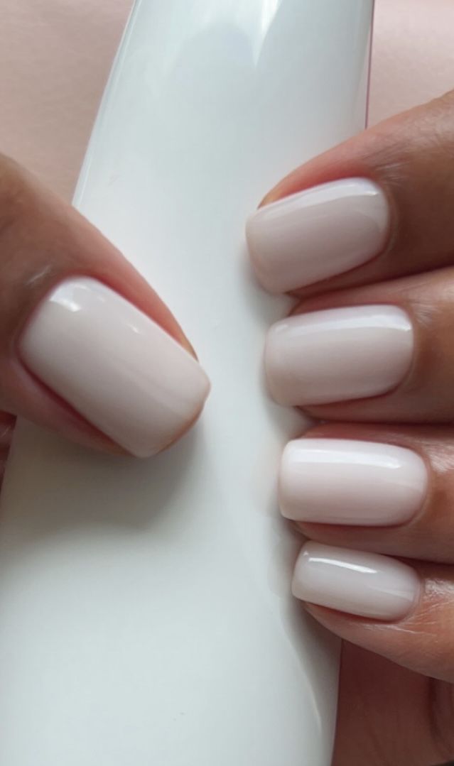 Elegant white nails, elegant purple nails, uñas para boda novia, classic design, wedding style.