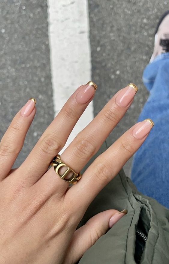 Elegant wedding nails, elegant oval nails, pearl nails, dark undertones, gel polish.