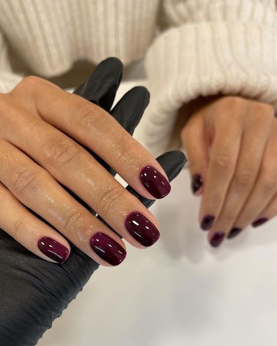 Simple elegant nails almond, glitter nails, classic nail designs classy, red accents, halloween theme.
