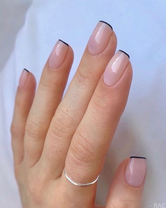 Elegant toe nails, trendy nails 2026, basic elegant nails, chic style, almond french tip.