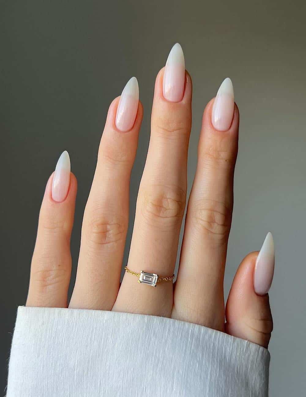 Short almond nails fall with cat eye nails and square nails.