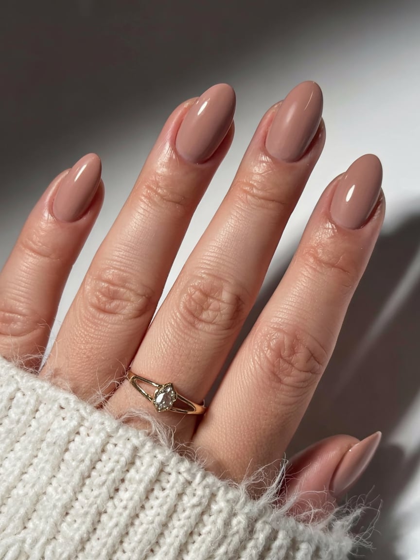 Almond nails ideas fall 2026 with minimalist nails and shape short.