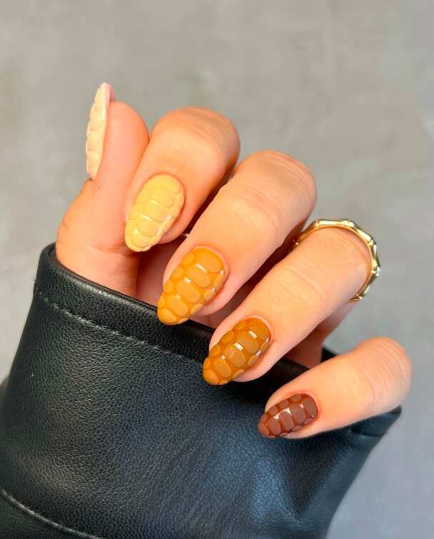 Fall winter nail ideas with blue and brown nails designs and trendy brown nails.