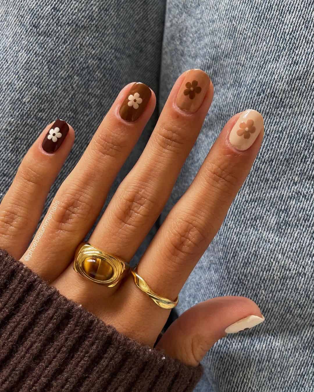 Short acrylic nails fall with fall nails short nails and minimal fall nails in almond almond colors